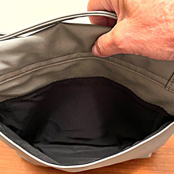 Relic Medium Crossbody Bag Purse Snap closure many pockets Soft Gray 11X10X2.5 - Picture 4 of 7